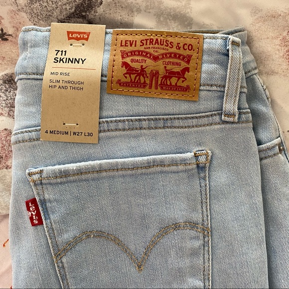 NEW Levi's 711 Mid Rise Distressed Skinny Jeans - Picture 11 of 15